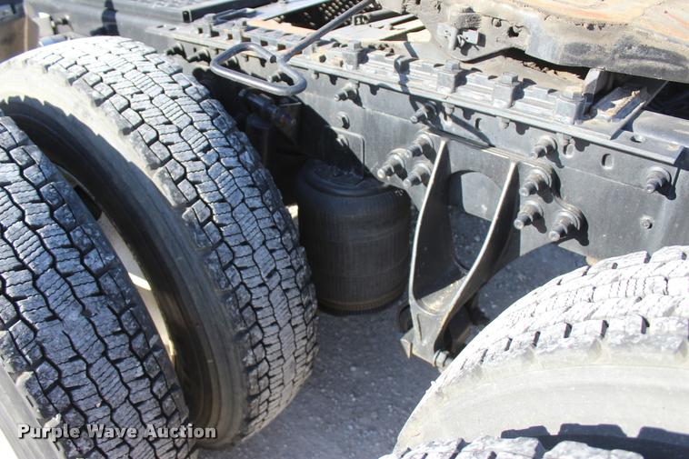 image for item L4945 2010 International ProStar Eagle semi truck