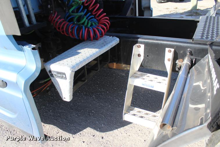 image for item L4945 2010 International ProStar Eagle semi truck