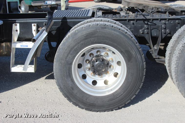 image for item L4945 2010 International ProStar Eagle semi truck