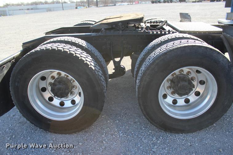 image for item L4945 2010 International ProStar Eagle semi truck