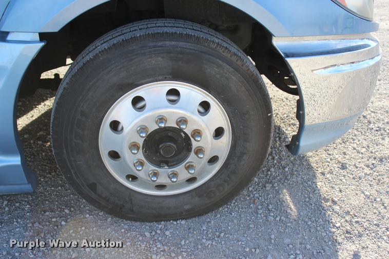 image for item L4945 2010 International ProStar Eagle semi truck