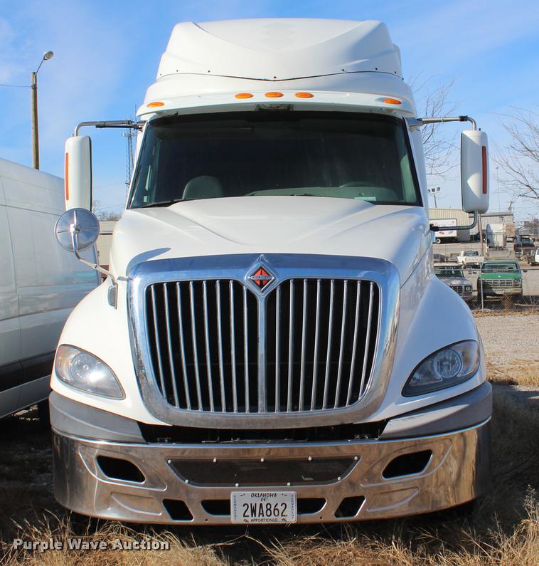 image for item L4946 2010 International ProStar Eagle semi truck