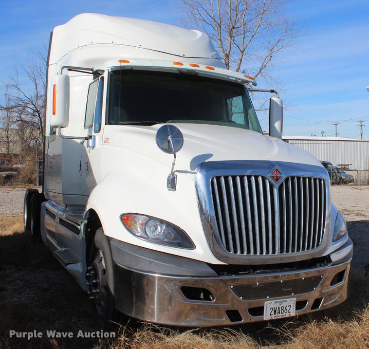 image for item L4946 2010 International ProStar Eagle semi truck