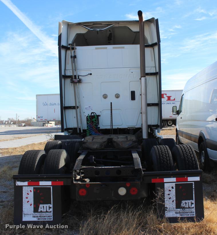 image for item L4946 2010 International ProStar Eagle semi truck