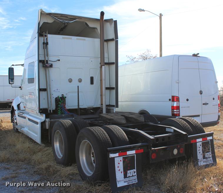 image for item L4946 2010 International ProStar Eagle semi truck