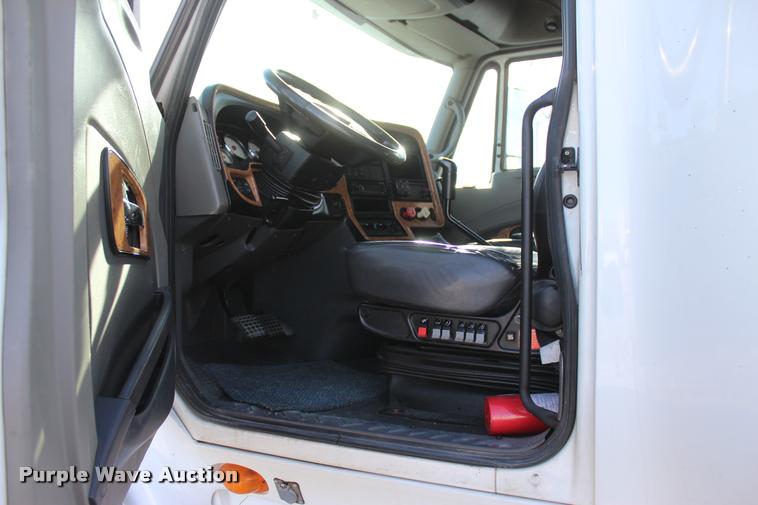 image for item L4946 2010 International ProStar Eagle semi truck