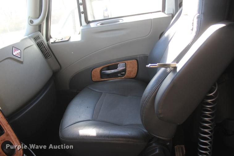 image for item L4946 2010 International ProStar Eagle semi truck