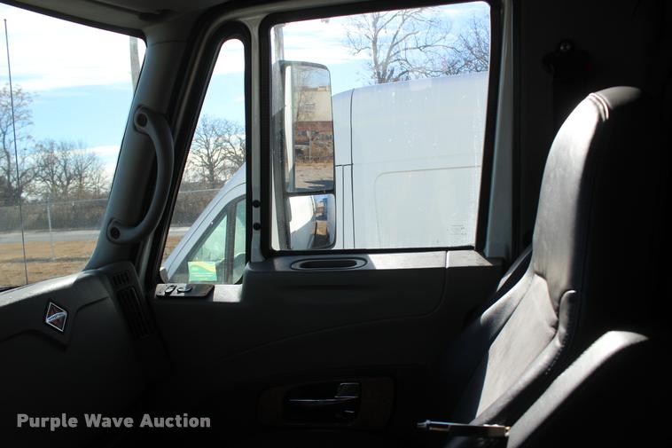 image for item L4946 2010 International ProStar Eagle semi truck