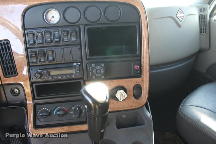 image for item L4946 2010 International ProStar Eagle semi truck