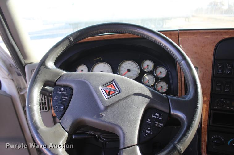 image for item L4946 2010 International ProStar Eagle semi truck