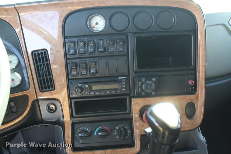 image for item L4946 2010 International ProStar Eagle semi truck