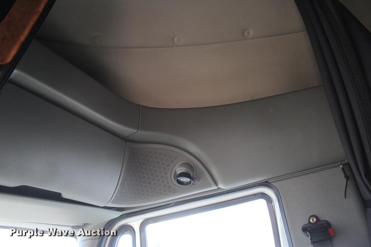 image for item L4946 2010 International ProStar Eagle semi truck