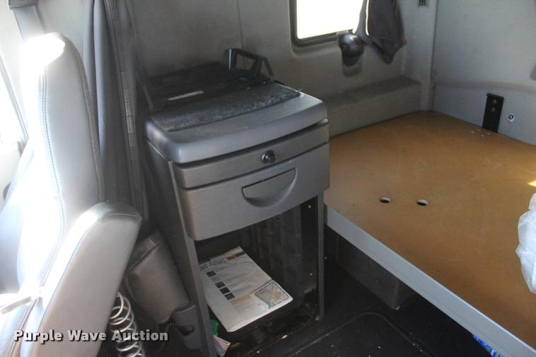 image for item L4946 2010 International ProStar Eagle semi truck