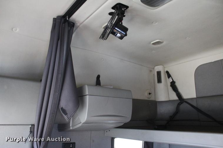 image for item L4946 2010 International ProStar Eagle semi truck