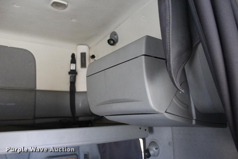 image for item L4946 2010 International ProStar Eagle semi truck