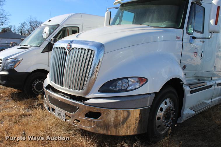 image for item L4946 2010 International ProStar Eagle semi truck