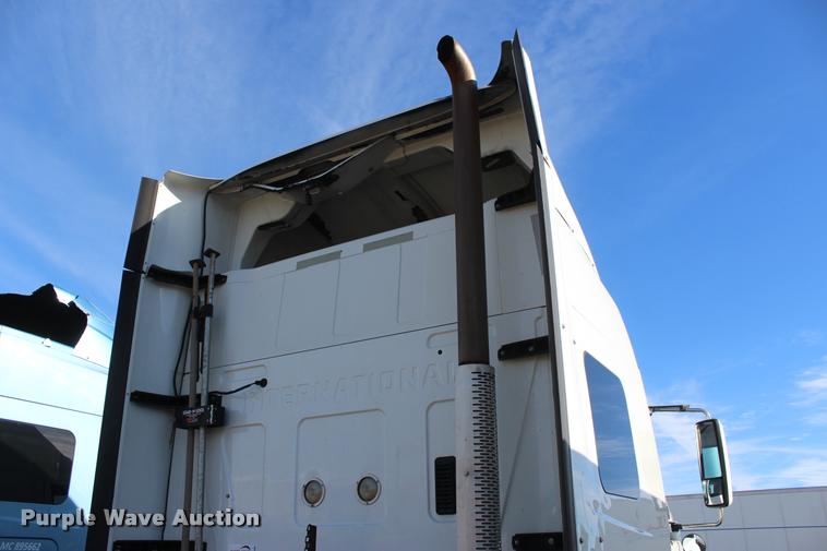 image for item L4946 2010 International ProStar Eagle semi truck