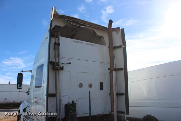 image for item L4946 2010 International ProStar Eagle semi truck