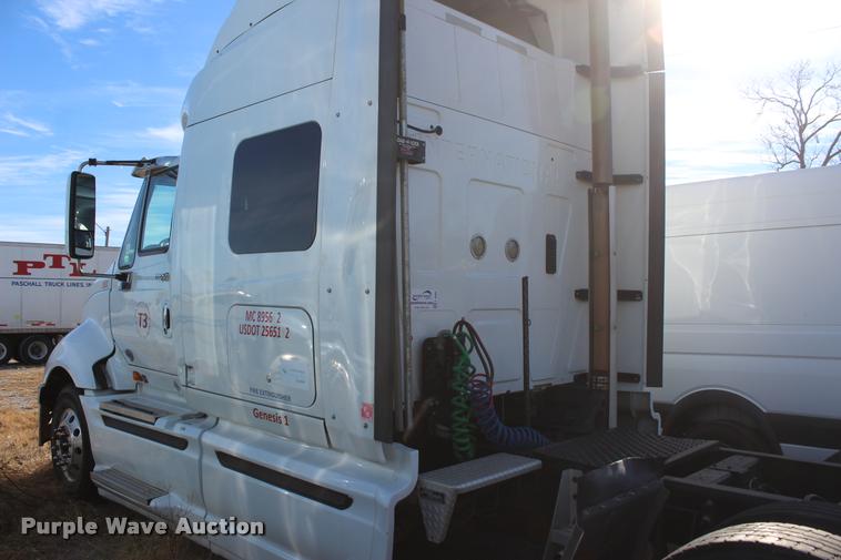 image for item L4946 2010 International ProStar Eagle semi truck