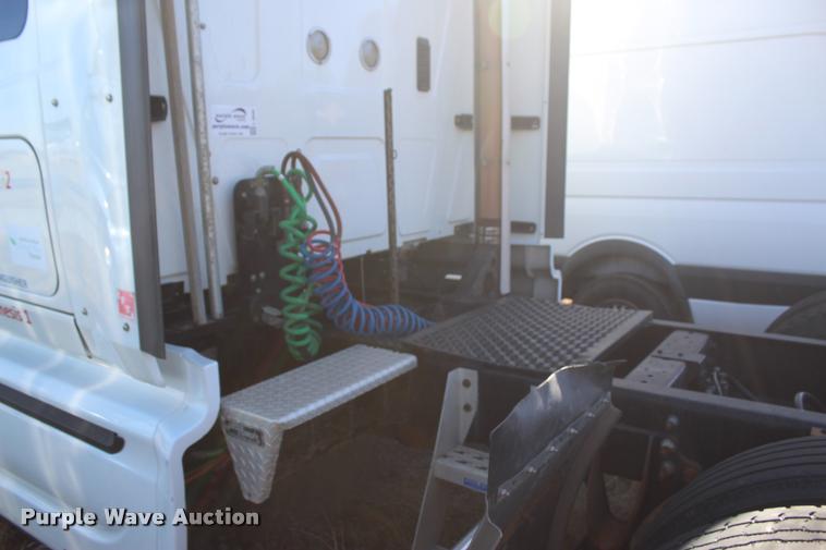 image for item L4946 2010 International ProStar Eagle semi truck