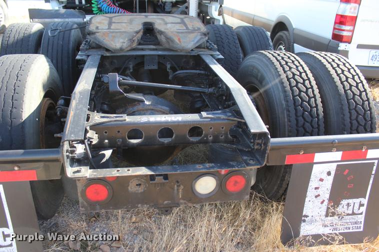 image for item L4946 2010 International ProStar Eagle semi truck