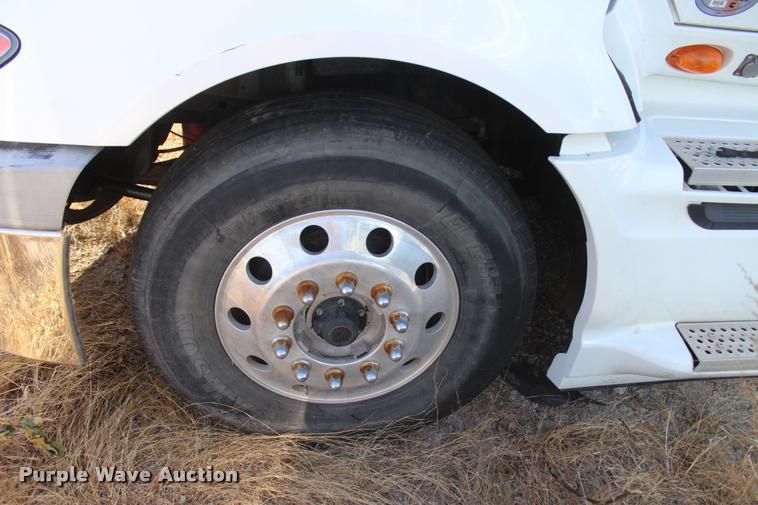 image for item L4946 2010 International ProStar Eagle semi truck