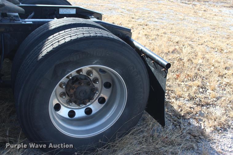 image for item L4946 2010 International ProStar Eagle semi truck