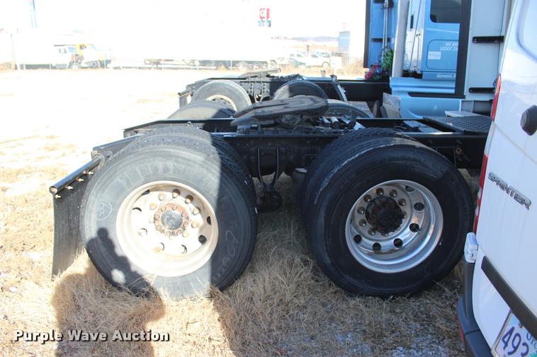 image for item L4946 2010 International ProStar Eagle semi truck