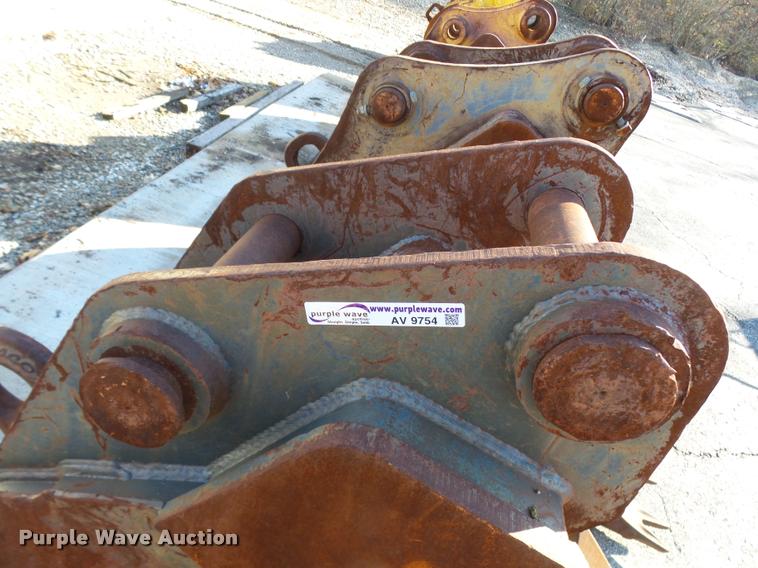 image for item AV9754 Esco 24"W excavator bucket