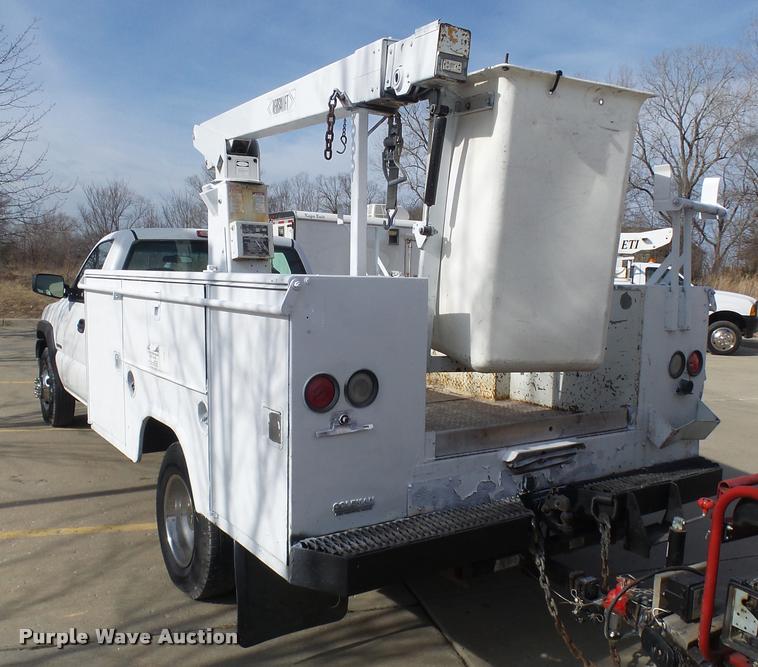 image for item CC9057 2001 Chevrolet Silverado 3500 bucket truck