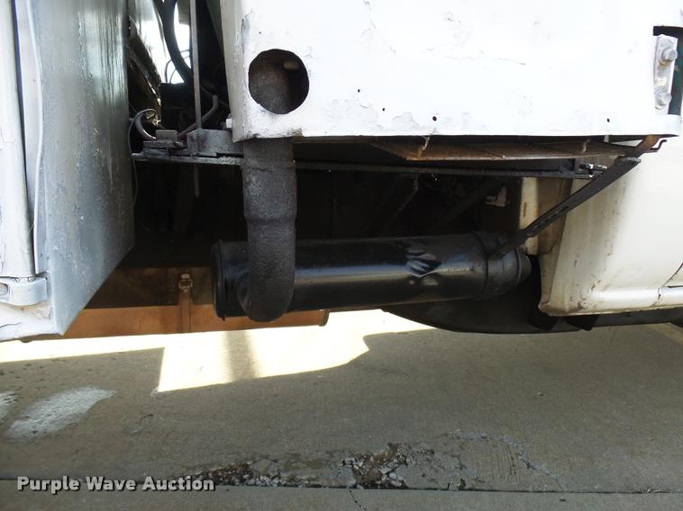 image for item CC9057 2001 Chevrolet Silverado 3500 bucket truck