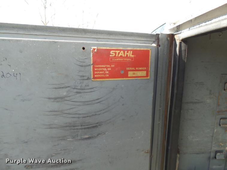 image for item CC9057 2001 Chevrolet Silverado 3500 bucket truck