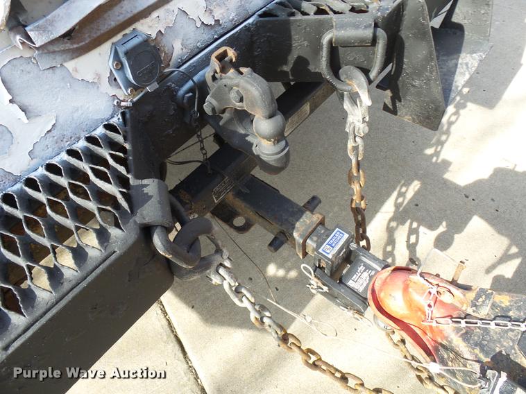 image for item CC9057 2001 Chevrolet Silverado 3500 bucket truck