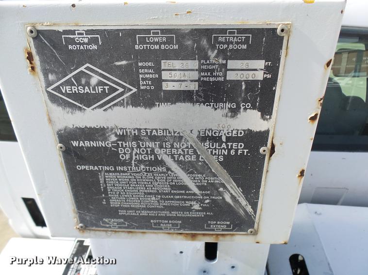 image for item CC9057 2001 Chevrolet Silverado 3500 bucket truck