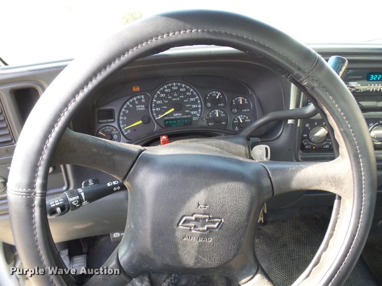 image for item CC9057 2001 Chevrolet Silverado 3500 bucket truck