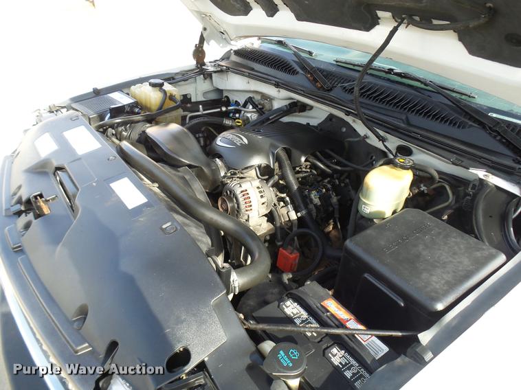 image for item CC9057 2001 Chevrolet Silverado 3500 bucket truck