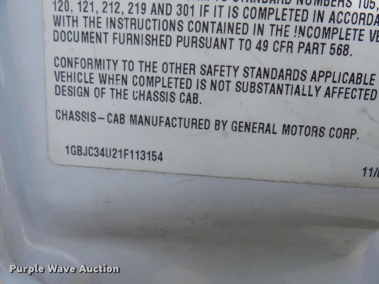 image for item CC9057 2001 Chevrolet Silverado 3500 bucket truck