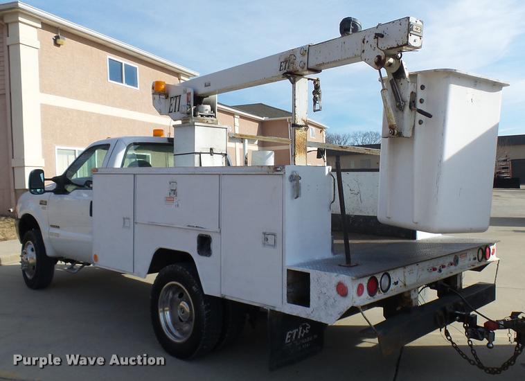 image for item CC9058 2001 Ford F450 Super Duty XL bucket truck