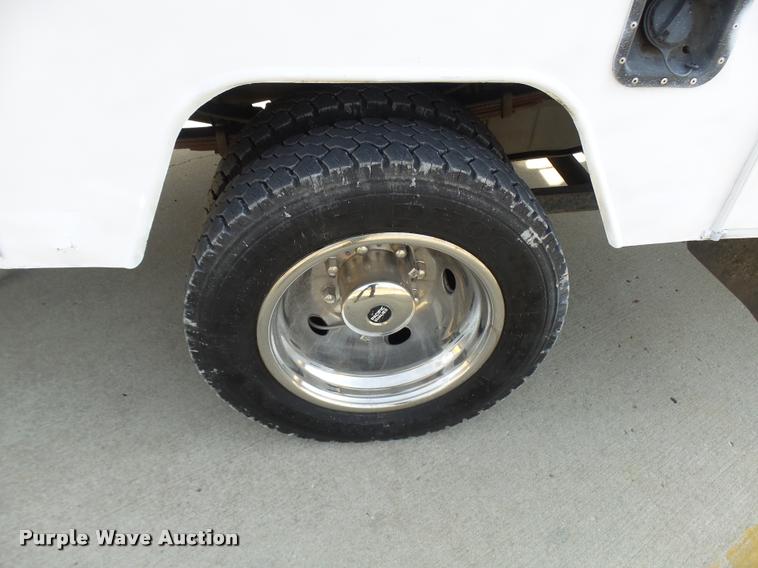 image for item CC9058 2001 Ford F450 Super Duty XL bucket truck