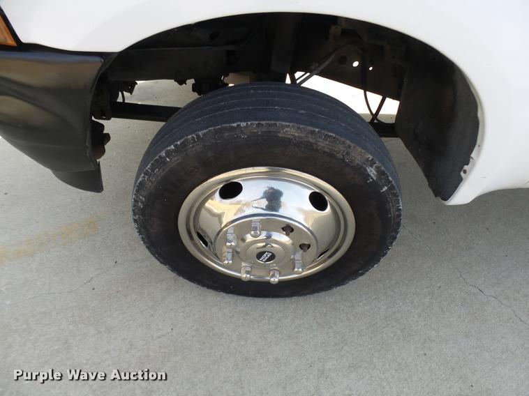 image for item CC9058 2001 Ford F450 Super Duty XL bucket truck