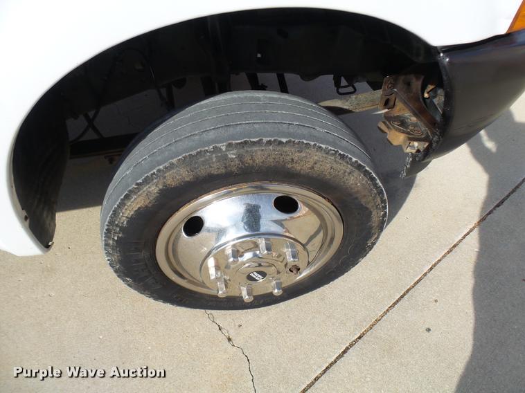 image for item CC9058 2001 Ford F450 Super Duty XL bucket truck