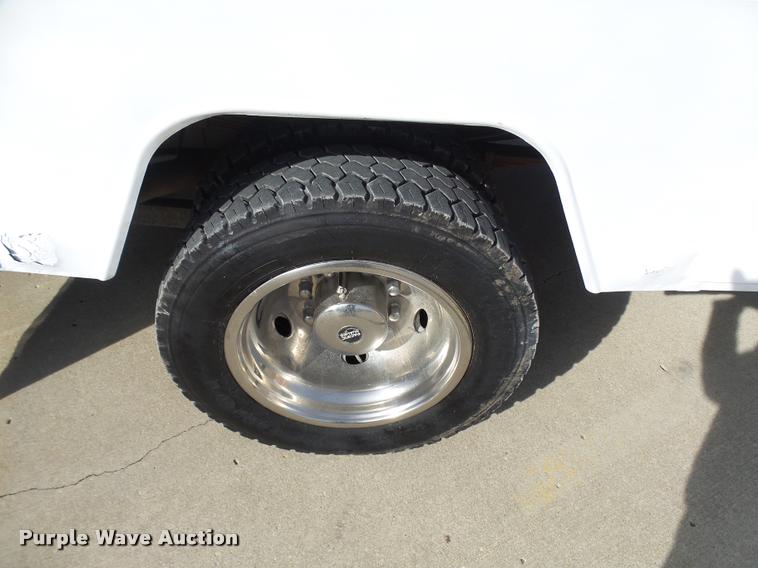 image for item CC9058 2001 Ford F450 Super Duty XL bucket truck