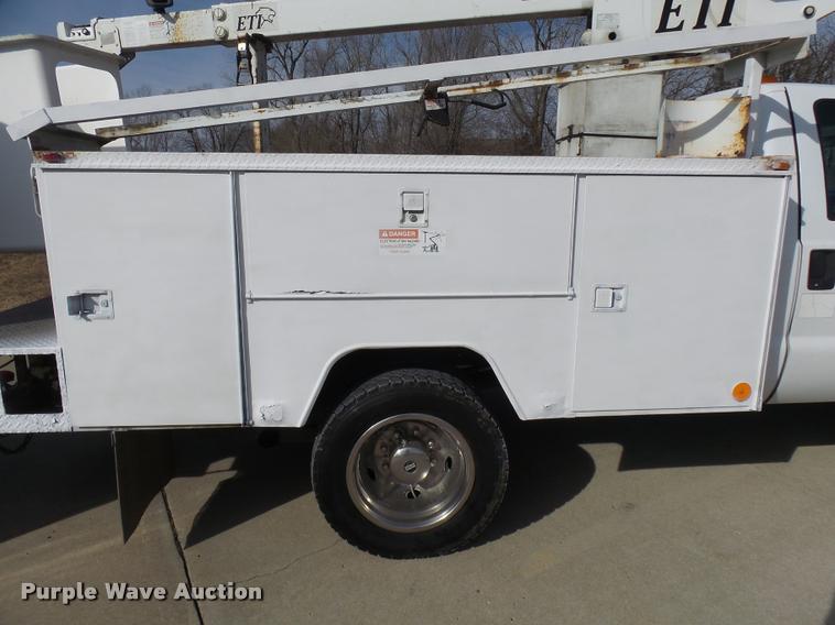 image for item CC9058 2001 Ford F450 Super Duty XL bucket truck