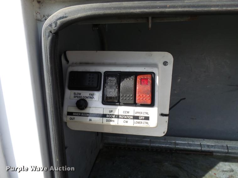 image for item CC9058 2001 Ford F450 Super Duty XL bucket truck