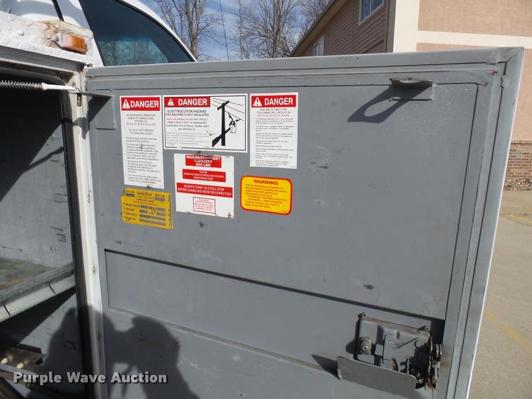 image for item CC9058 2001 Ford F450 Super Duty XL bucket truck