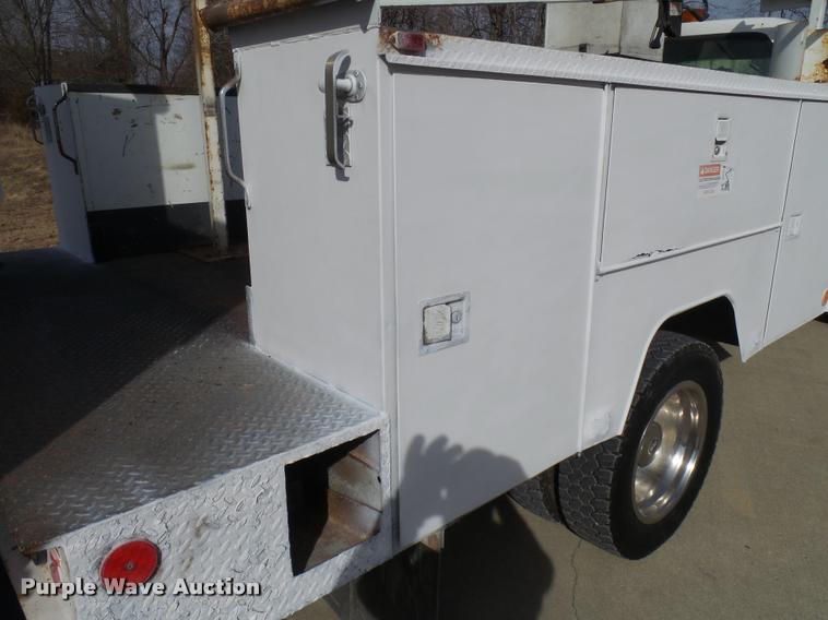 image for item CC9058 2001 Ford F450 Super Duty XL bucket truck