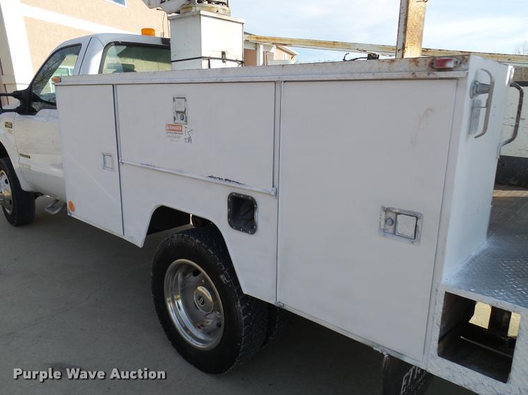 image for item CC9058 2001 Ford F450 Super Duty XL bucket truck