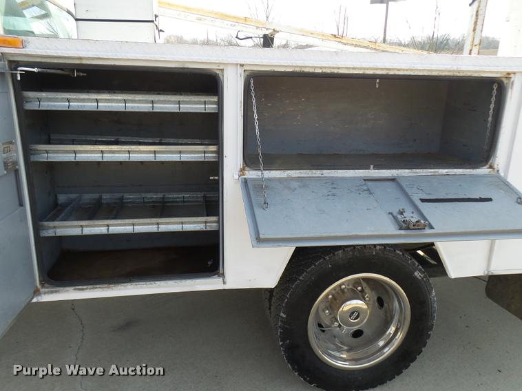 image for item CC9058 2001 Ford F450 Super Duty XL bucket truck