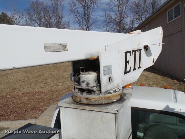 image for item CC9058 2001 Ford F450 Super Duty XL bucket truck