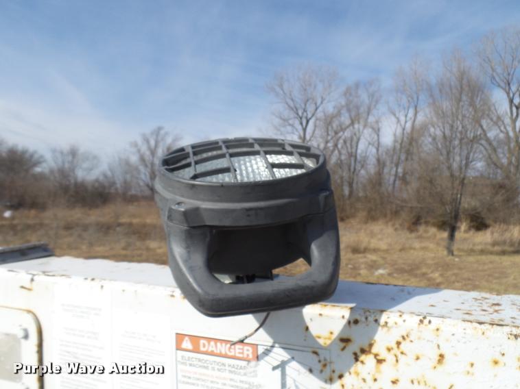 image for item CC9058 2001 Ford F450 Super Duty XL bucket truck